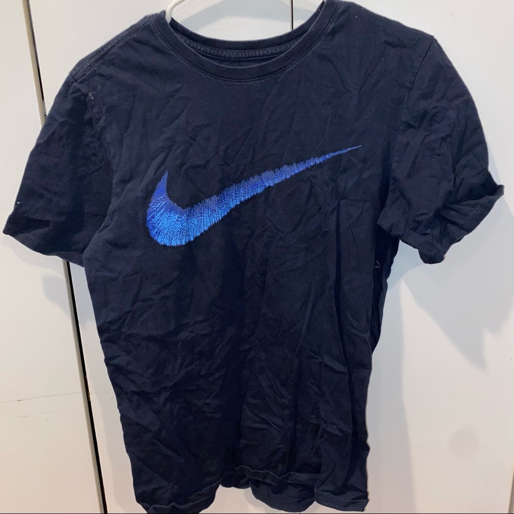 3 Nike swoosh tees